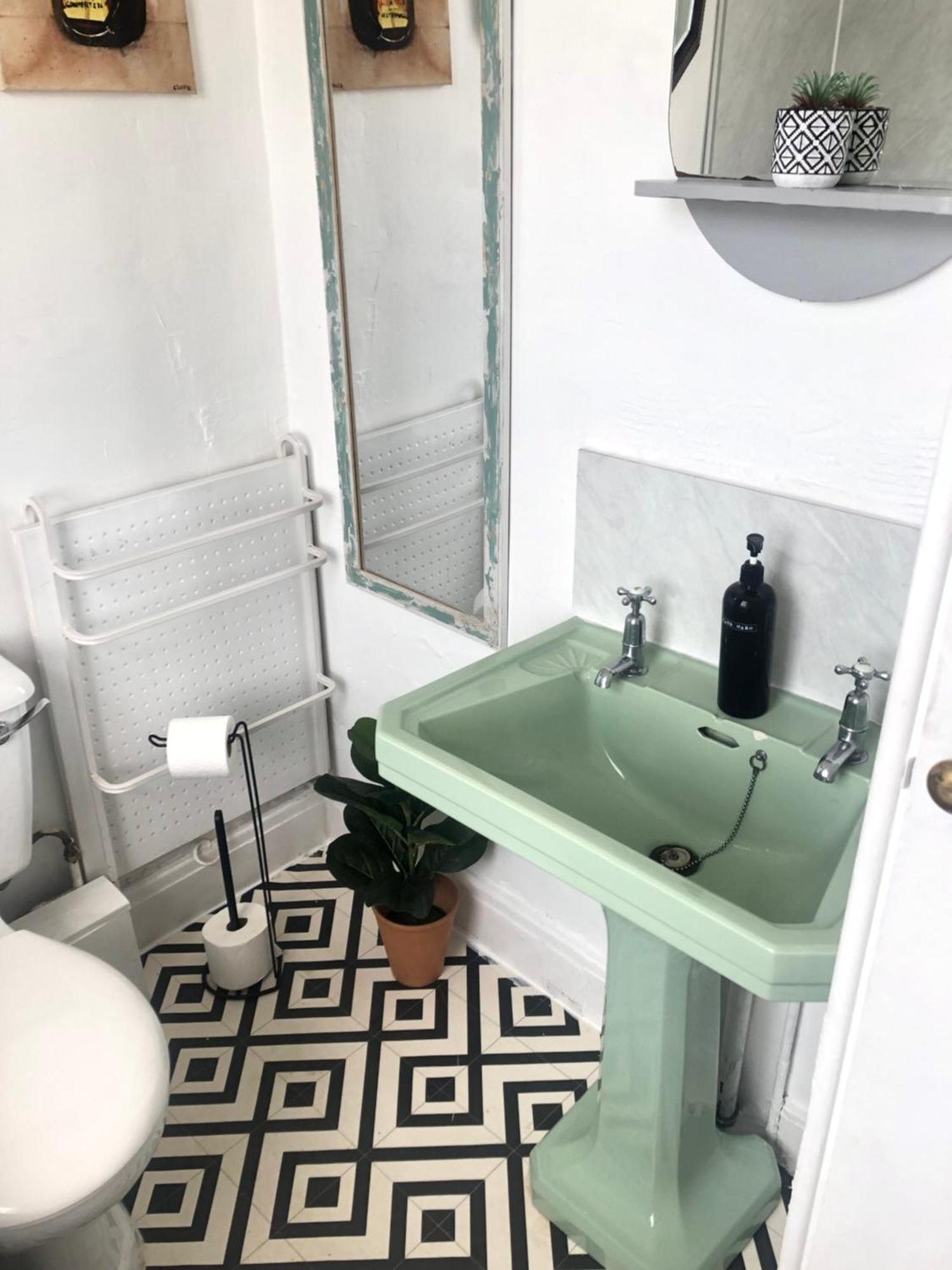 New! Castle View Studio Apartment Скарбъро Екстериор снимка